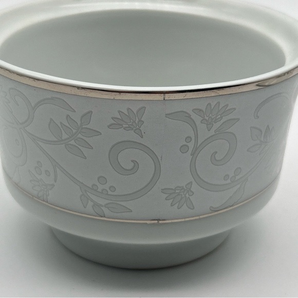 Chris Madden Montalira Gold JC Penney Home Porcelain Sugar Bowl w/ Lid 2.5”x4” - Picture 6 of 13